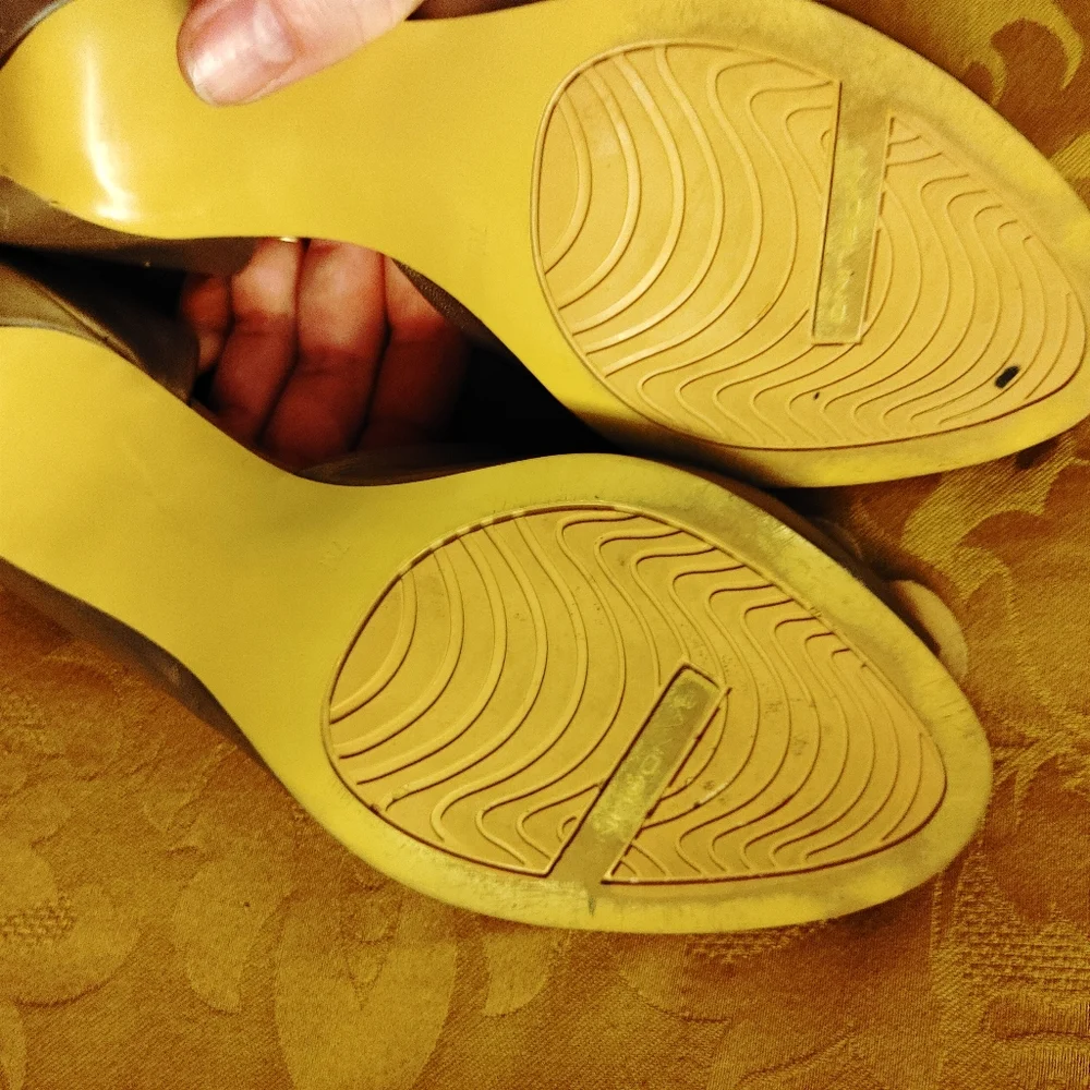 Bandolino gold leather peephole heels with flowers